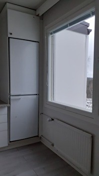 1 h + kk (28,5 m²) vaatehuoneella ja lasitetulla parvekkeella